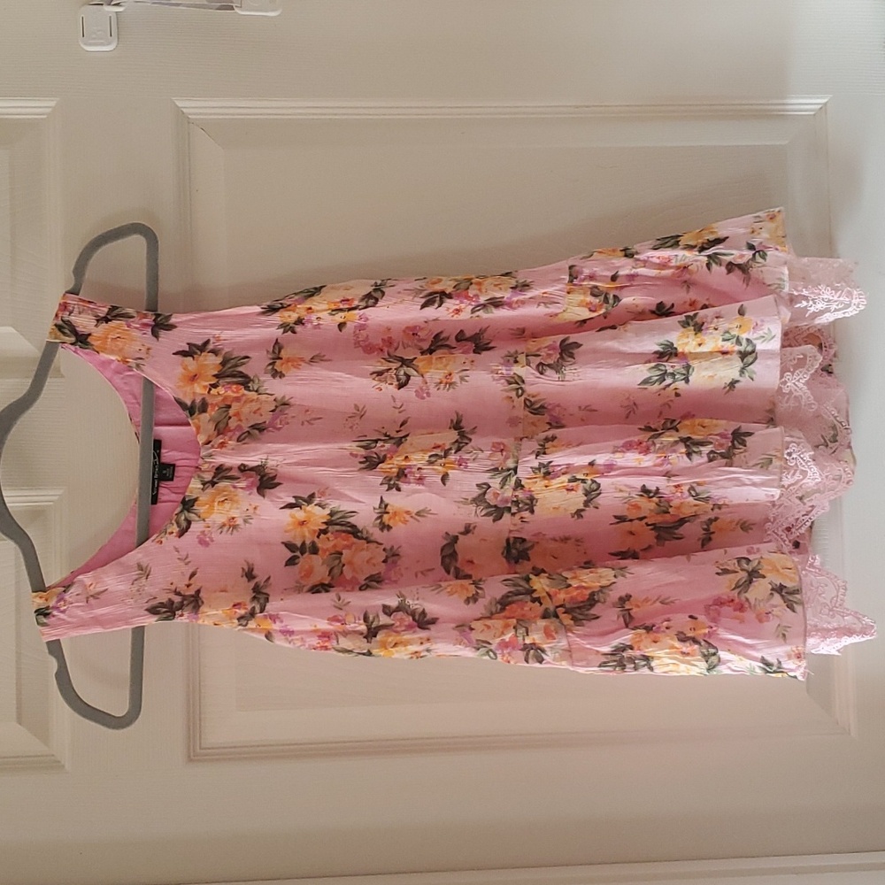 Suzanne Betro women's sleeveless tunic top.  Size small.